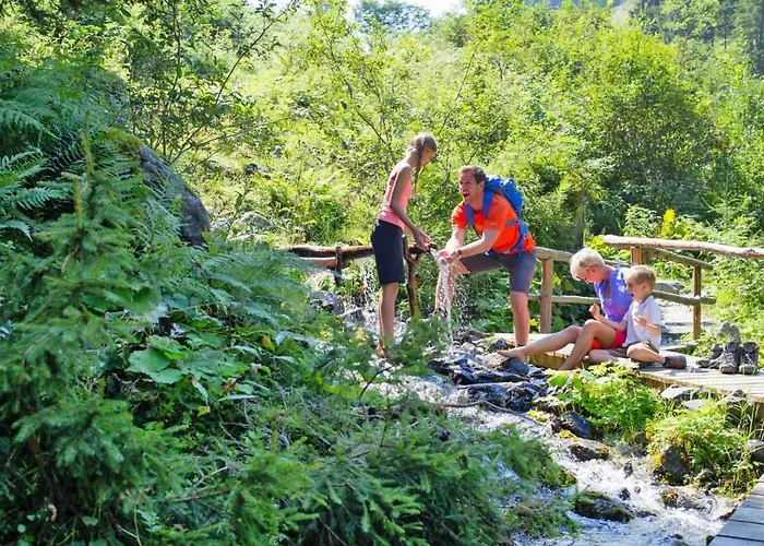 Daire Gidi And Lisl *