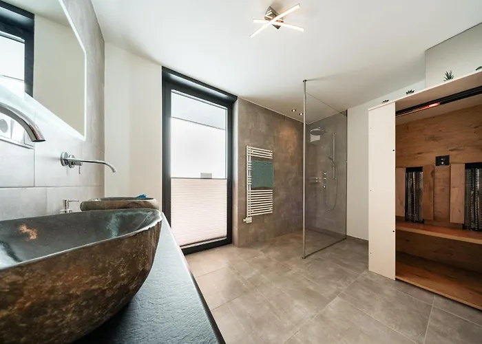 Gidi And Lisl Daire *