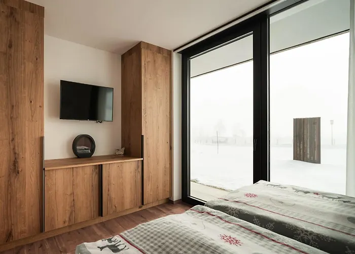 Daire Gidi And Lisl *